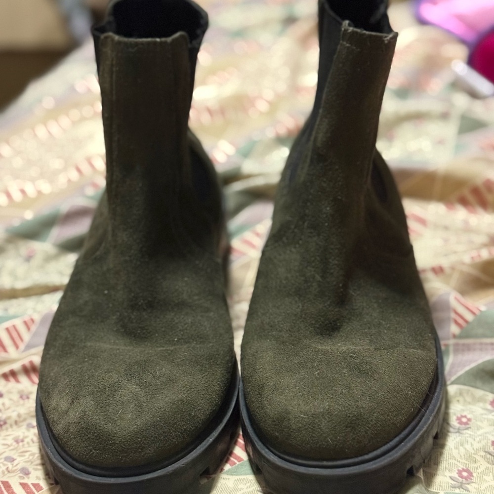 Nine West Green Chelsea Booties – Size 9.5